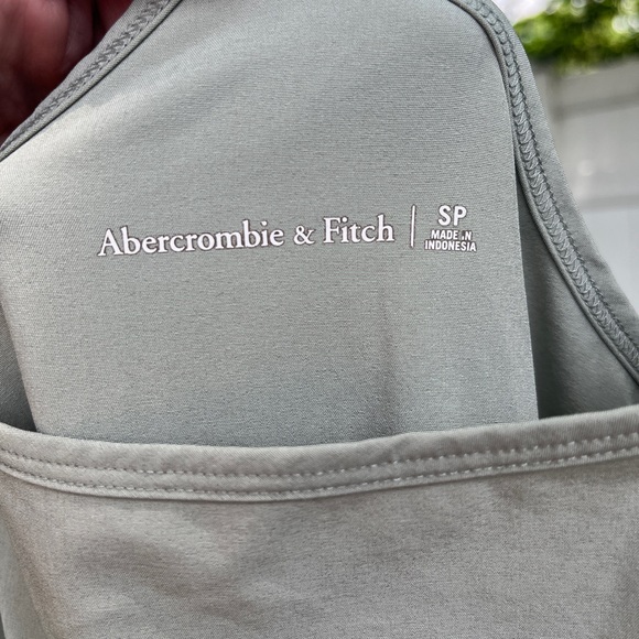 Abercrombie & Fitch Gray Jumpsuit with Relaxed Silhouette - Picture 3 of 3